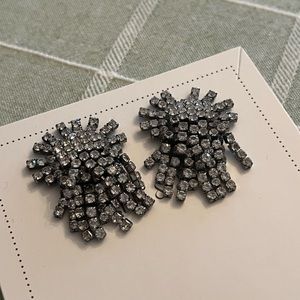 NWOT Stella & Dot Crystal Burst Clip Earrings Silver